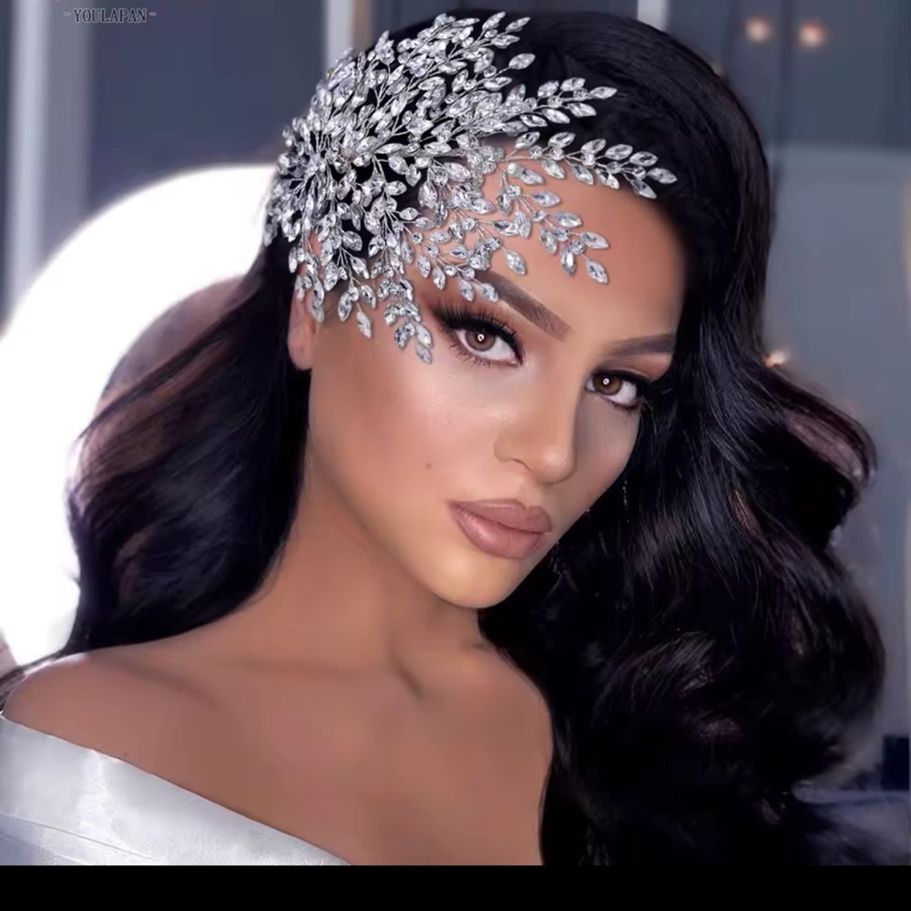 Elegant Silver Leaf Hair Accessory